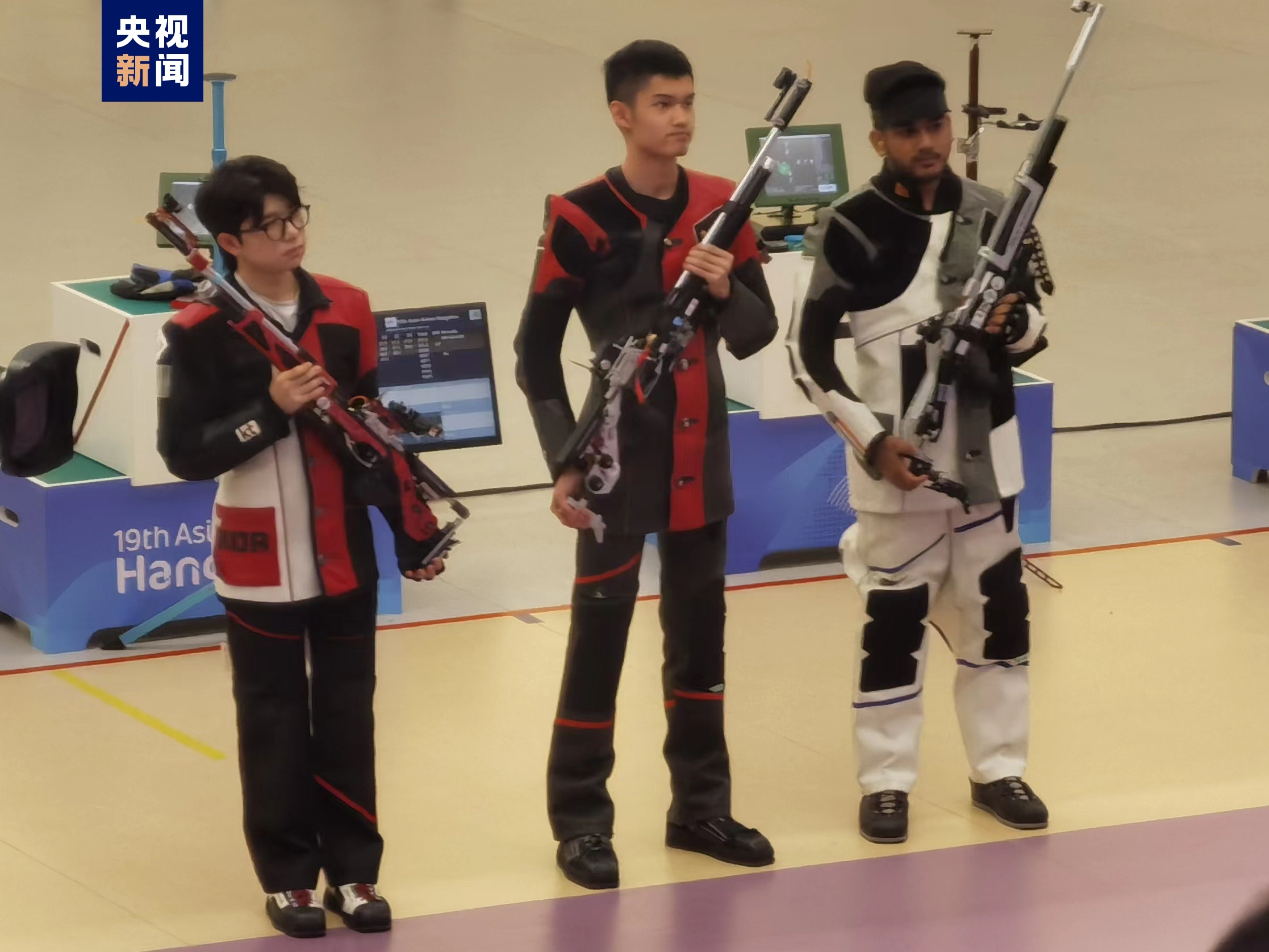 包含西班牙射箭高手力挫对手，夺得男子团体金牌的词条