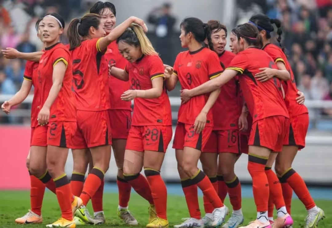 国内女足赛事中，一场激烈的对决引发关注