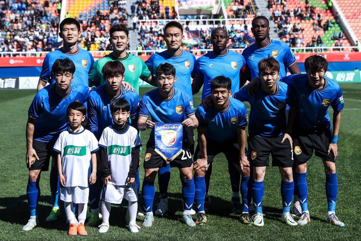 大连一方队在国际足球比赛中领先一步 大连一方队在国际足球比赛中领先一步