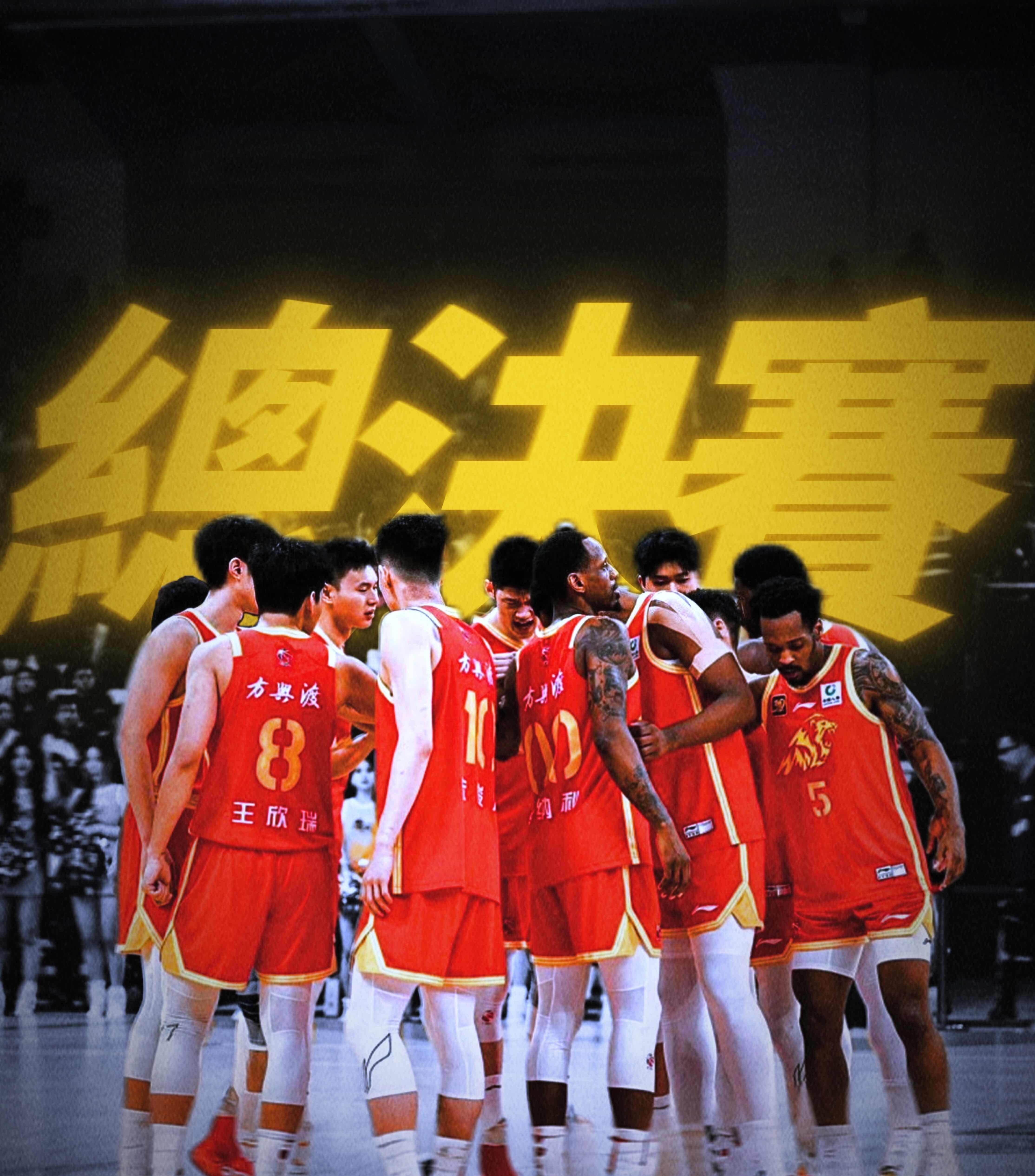 开云体育平台APP-包含热血篮球场上的较量，年轻球员勇往直前拼尽全力的词条