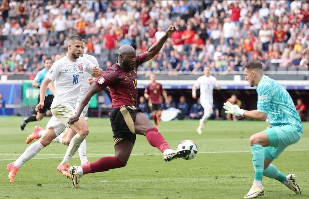 欧洲足坛巨头碰撞,强强交锋引期待 欧洲足坛巨头碰撞,强强交锋引期待