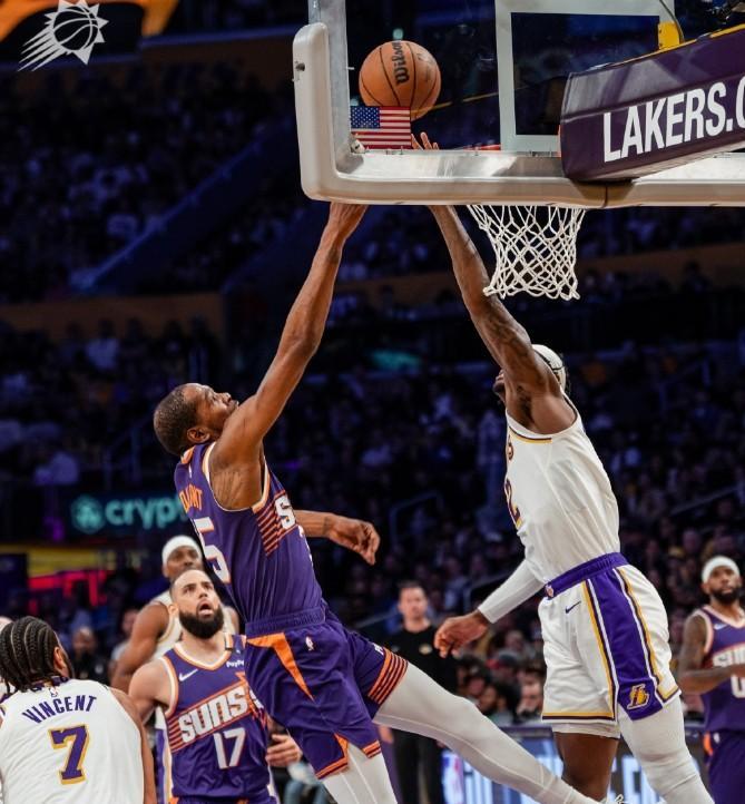 开云体育下载-克罗托内主场大胜，终结连败颓势