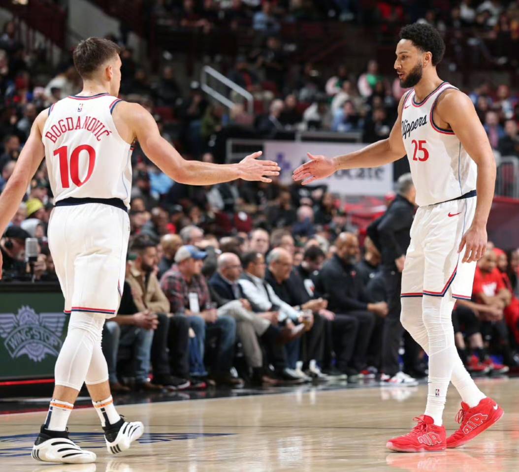 克罗托内主场大胜,终结连败颓势 克罗托内主场大胜,终结连败颓势