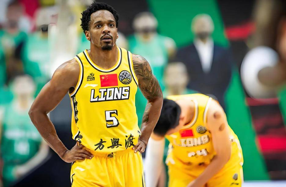 防守全面升级，球队连续摘星，奠定CBA积分榜领先地位