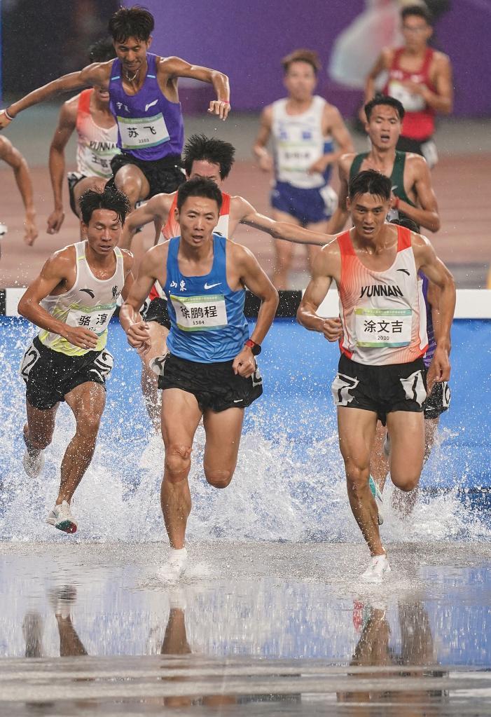 田径全运会冠军争夺激烈,各项目选手展现顶尖水平 田径全运会冠军争夺激烈,各项目选手展现顶尖水平