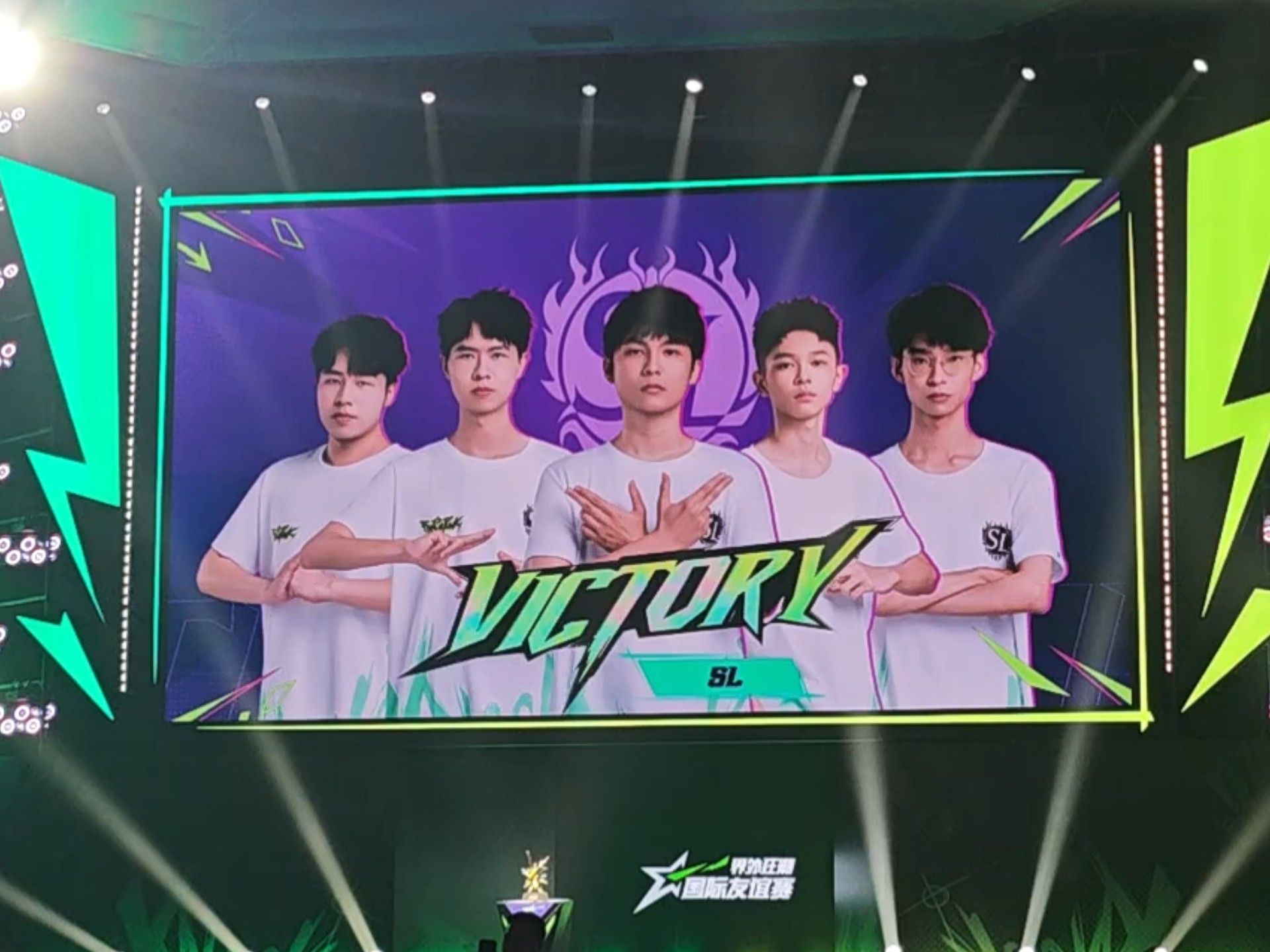 包含SHR翻盘FLY,BDD关键团战开团秒人鏖战多局小组赛,强势挺进下一轮的词条 包含SHR翻盘FLY,BDD关键团战开团秒人鏖战多局小组赛,强势挺进下一轮的词条