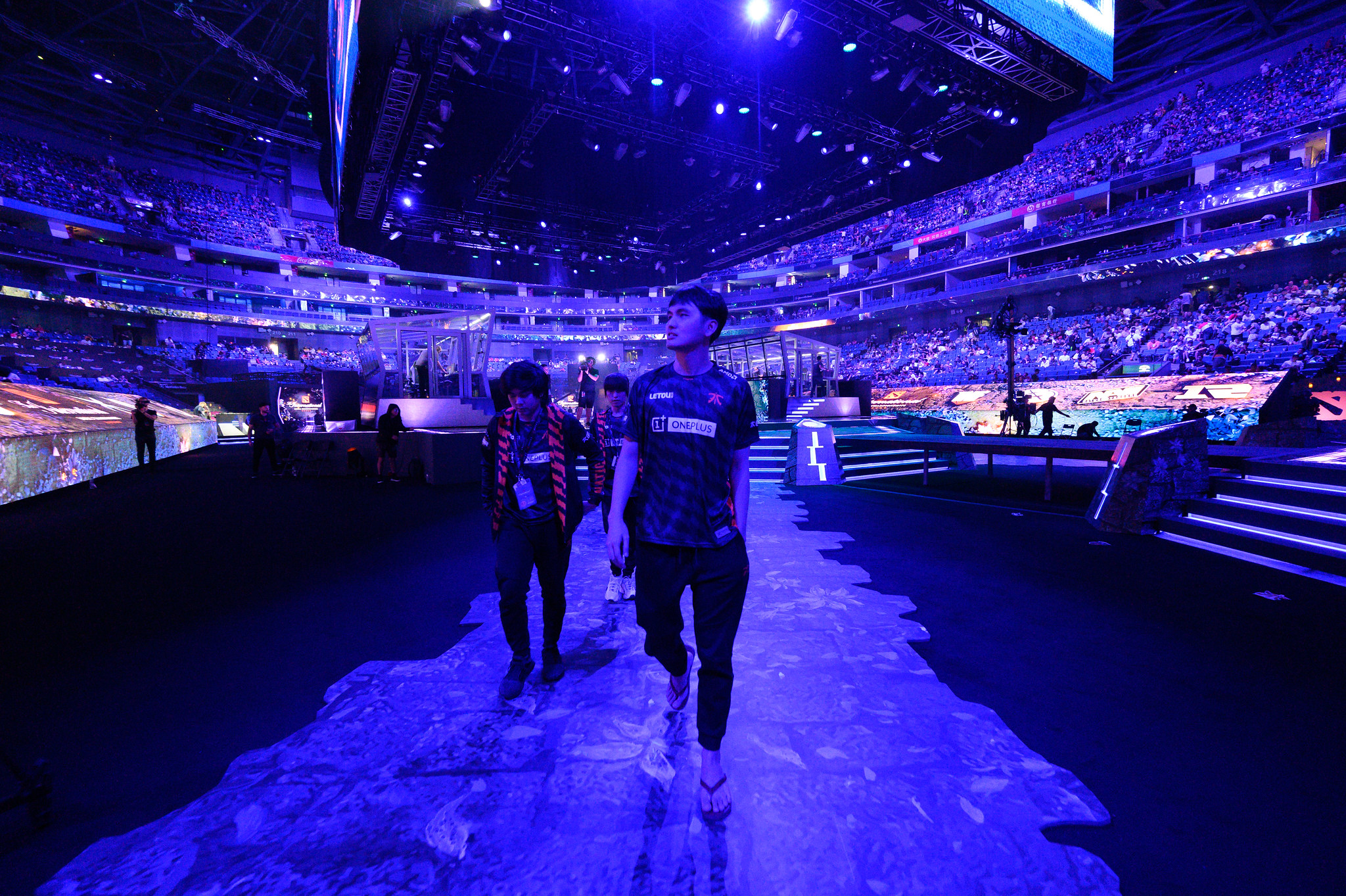 开云体育官方网站-PSG险胜RNG，BDD拿下关键大龙激烈交锋入围赛，让粉丝疯狂欢呼