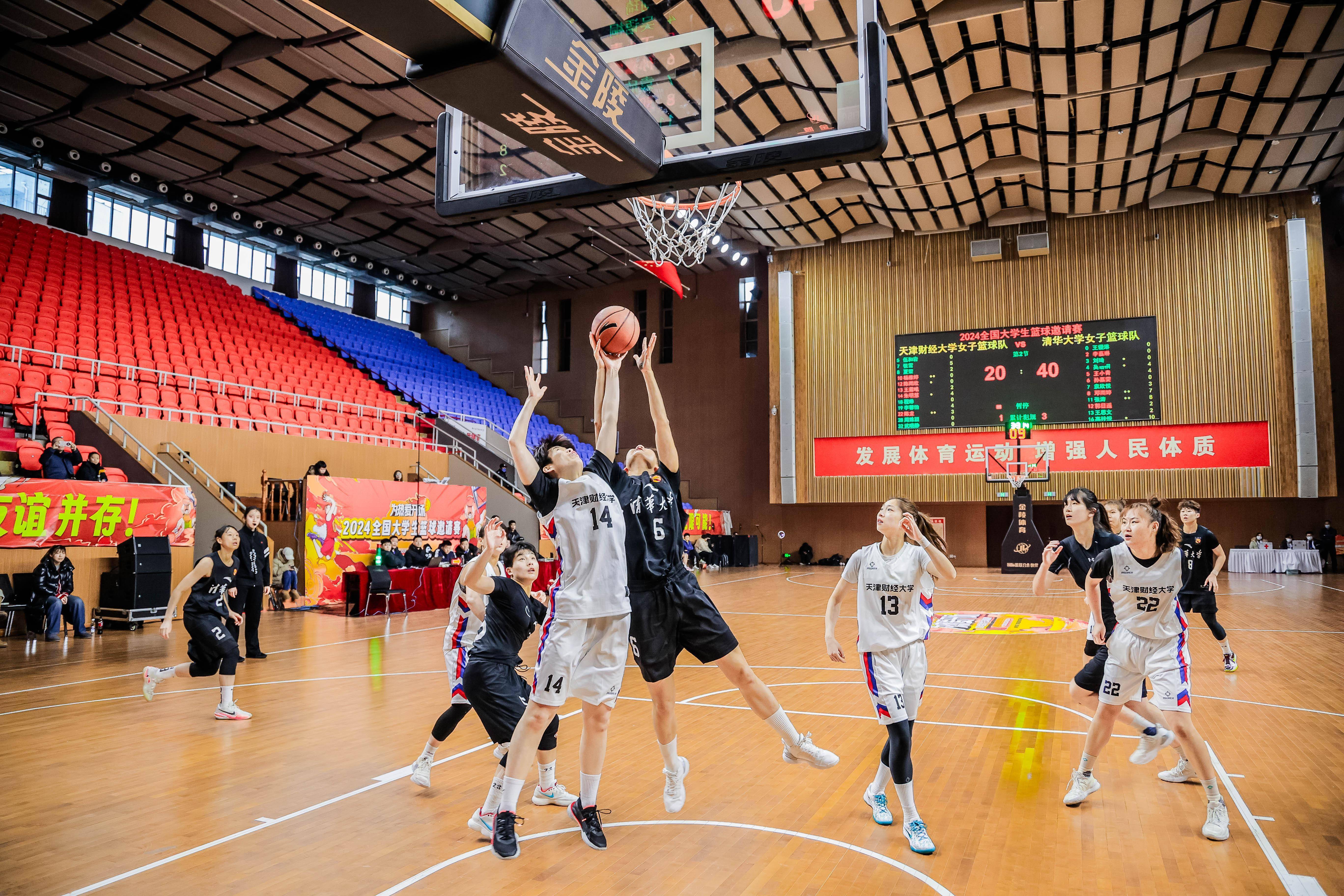 开云体育官网-职业篮球赛事精彩纷呈，球员们展现实力