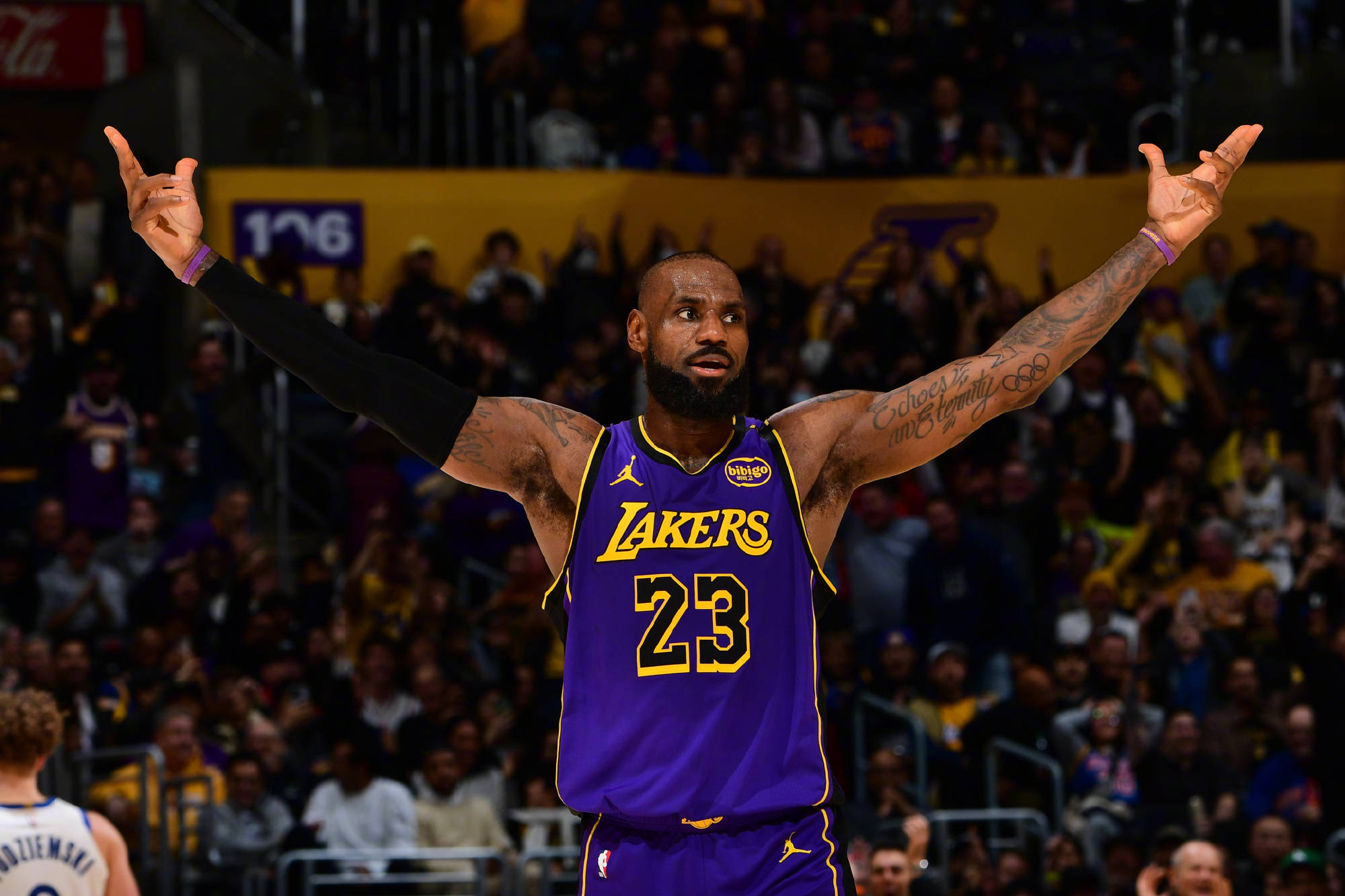 开云体育在线-NBA季后赛今日开打，湖人vs勇士谁能获胜？的简单介绍