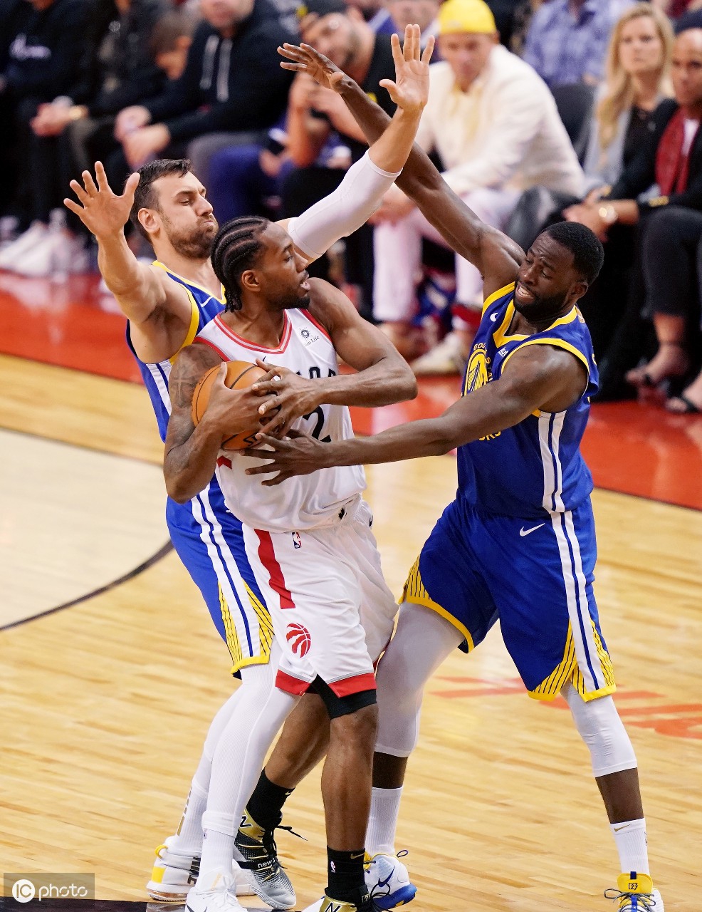 开云体育APP下载-猛龙客场惊险逆转，独占鳌头