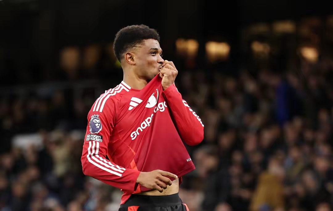 开云体育在线-曼城神奇逆转，引领英超队冲击冠军