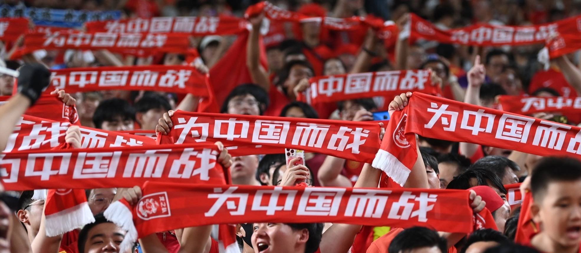 足球比赛热度持续升温，观众热情支持本土球队