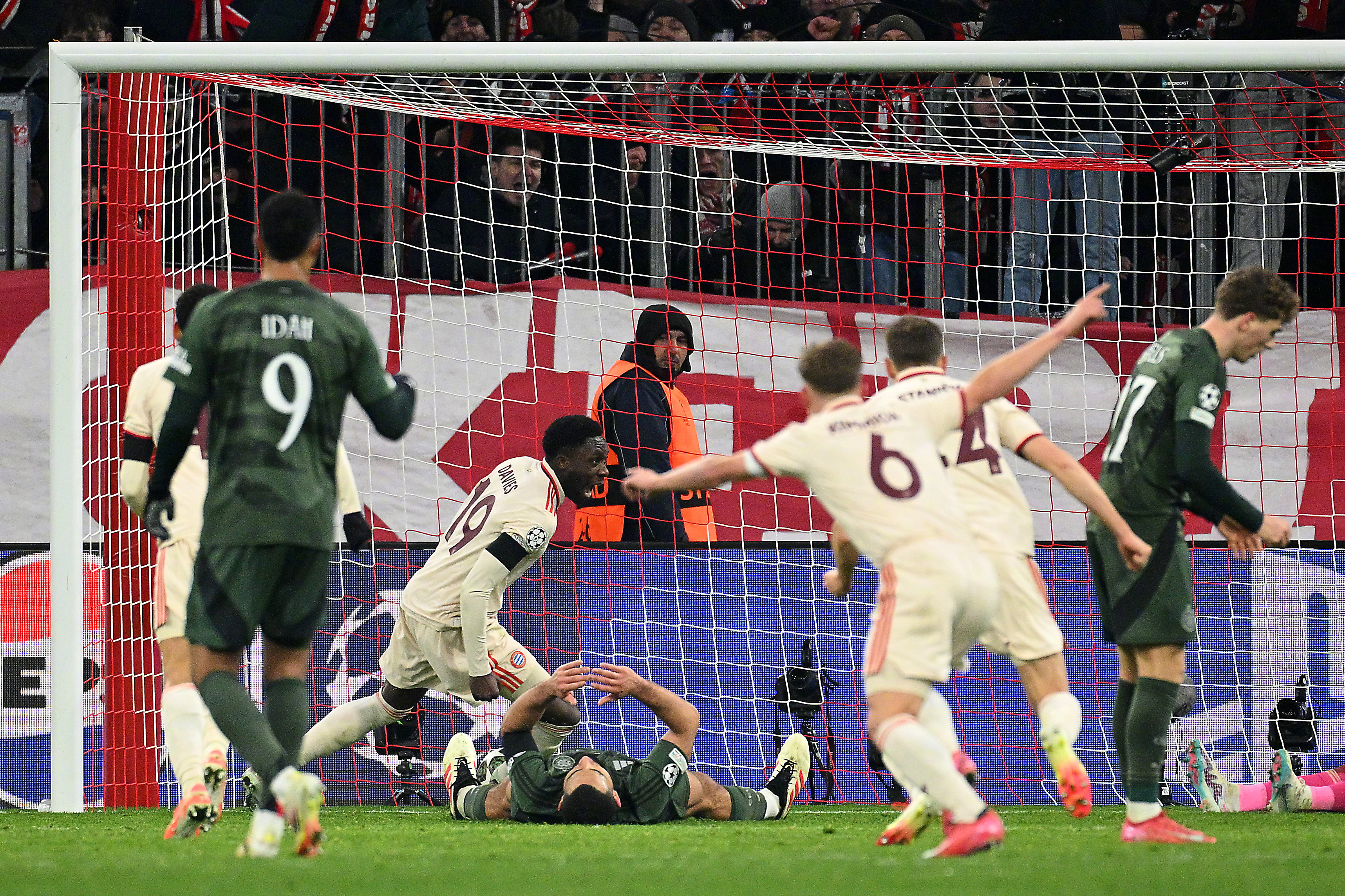 拜仁慕尼黑主场不敌，被逼至赛季终结