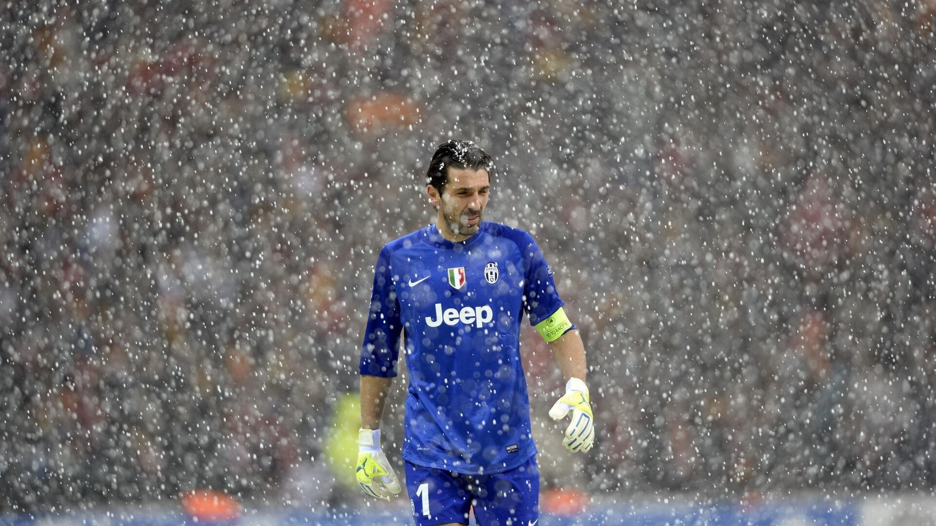 开云体育下载-扣动扳机的，究竟是哪只手？快船强行终结雄鹿之战，与字母哥永不弯曲的脊柱