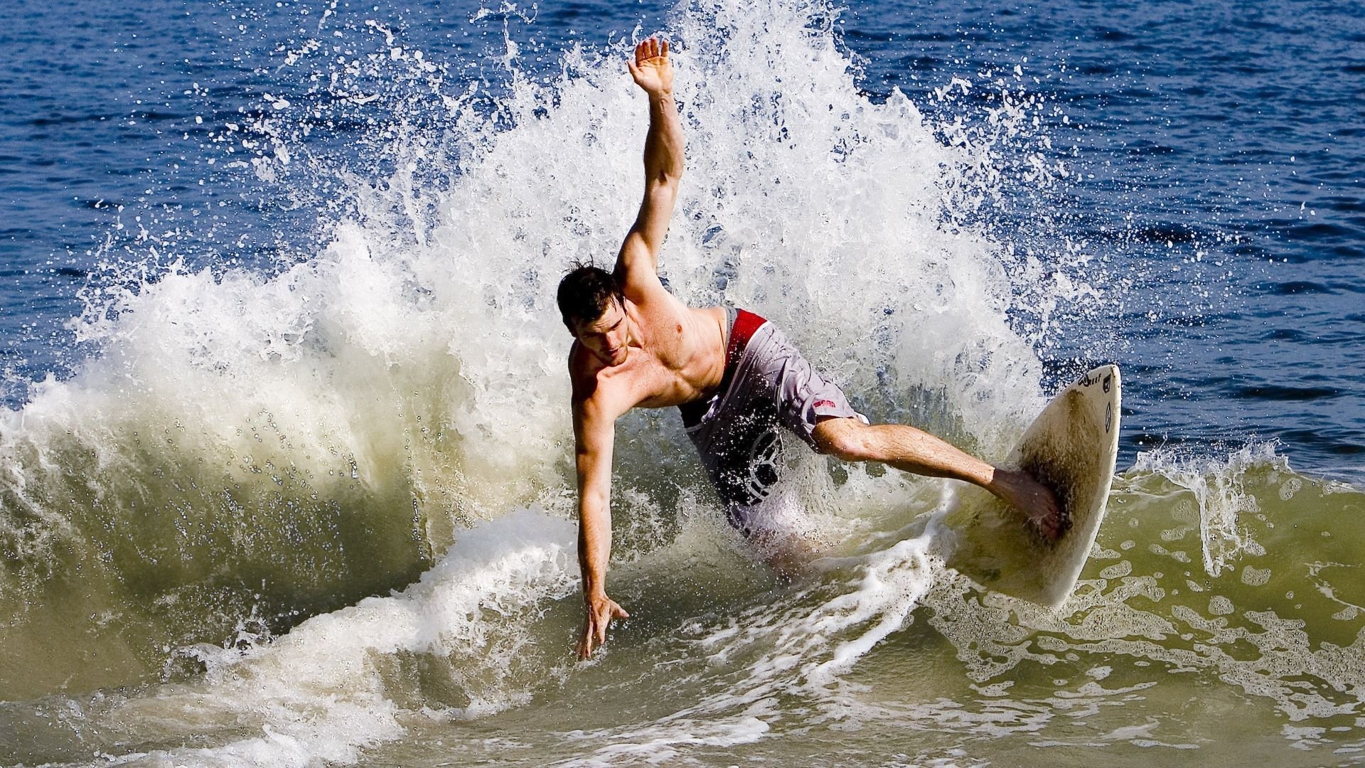 欧冠之夜，国际米兰险胜切尔西，库尔图瓦惊艳四座难挽败局