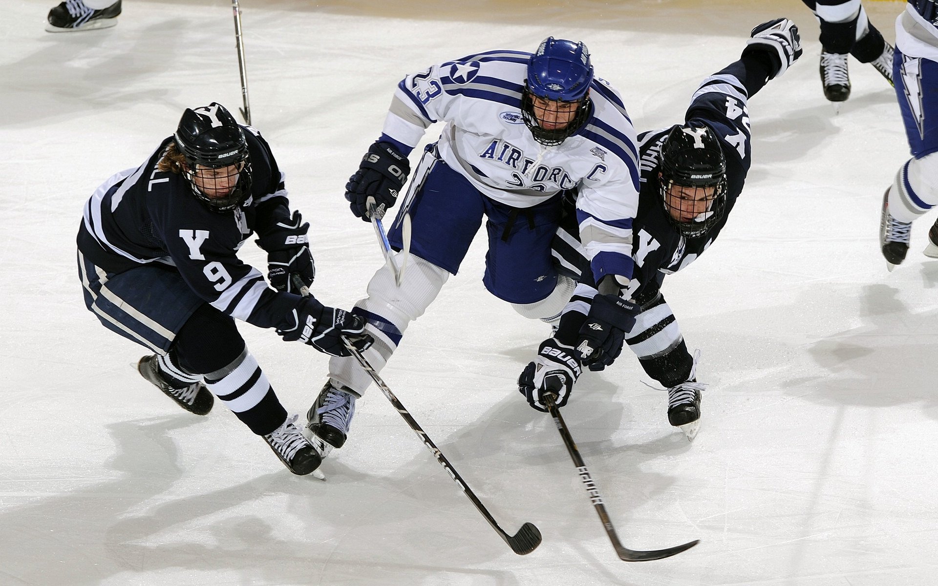 开云体育官网-当铁血战车碾压三狮，当孤胆英雄闪耀球台，竞技场上的两种统治力